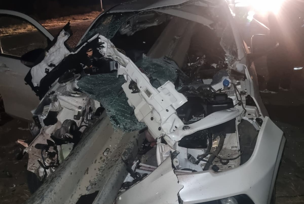 Impactante accidente en Av. Circinvalación: guardarrail atravesó a auto | Policiales