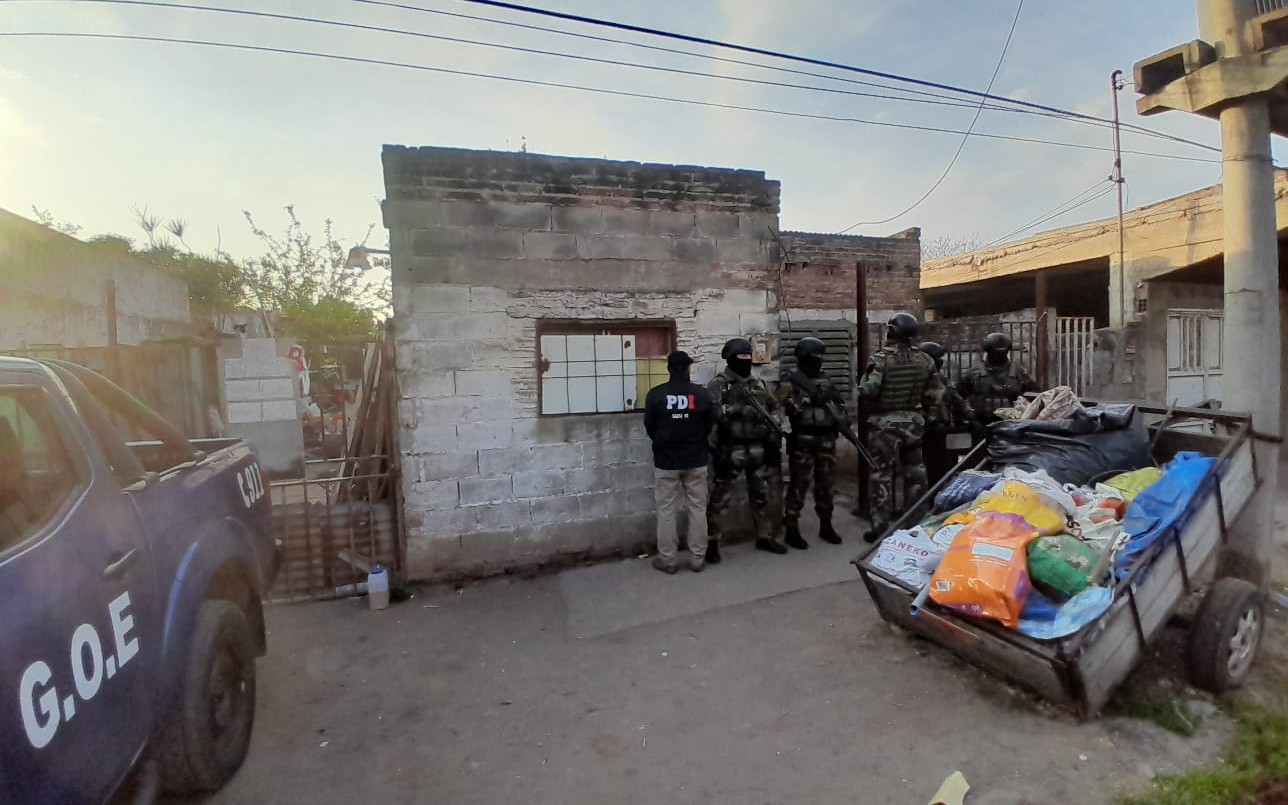 Allanamientos por robo de motos y estafas: dos detenidos en barrio San Martín | Policiales