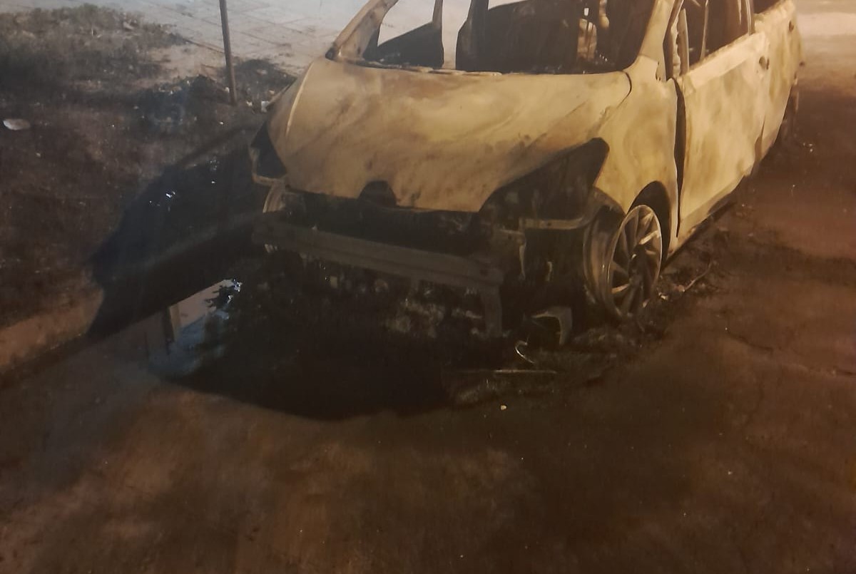Incendiaron un auto en barrio Mayoraz: las pérdidas son totales | Policiales