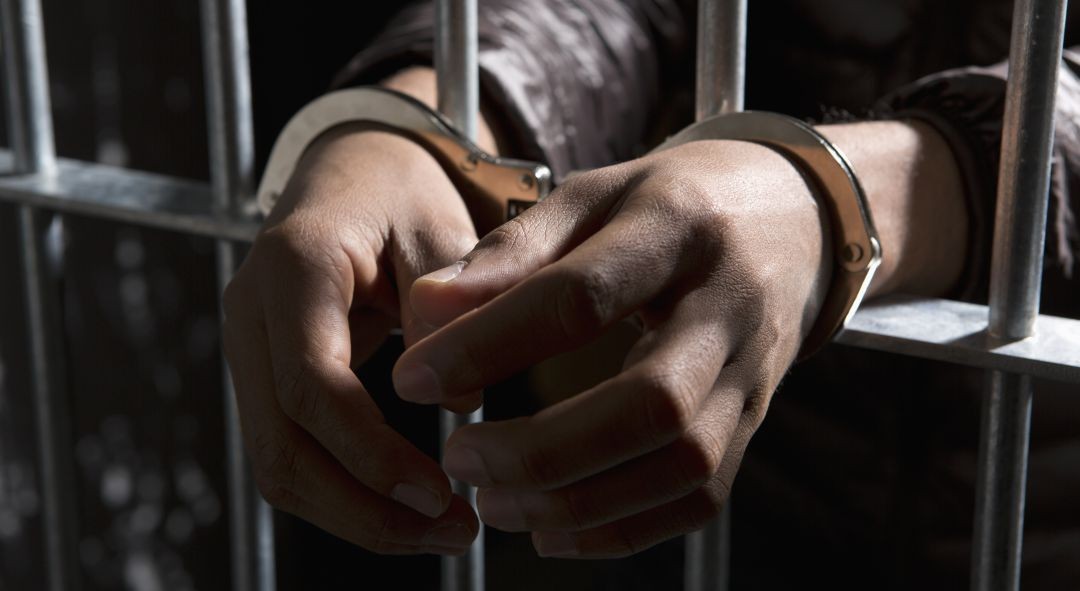 Condenaron a 13 años de cárcel a un hombre por abusar de las hijas de una pareja amiga | Policiales