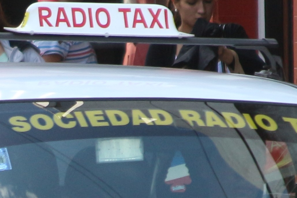 Le robó la billetera a un taxista y se tiró del vehículo en movimiento | Policiales