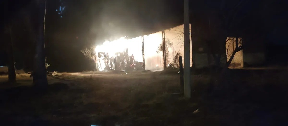 Imágenes: se incendió un galpón en Sauce Viejo | Noticias