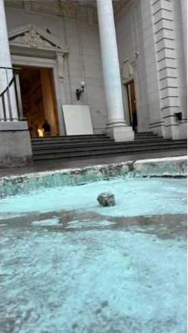 Tras los incidentes de ayer, continúa la limpieza en la Legislatura | Información General