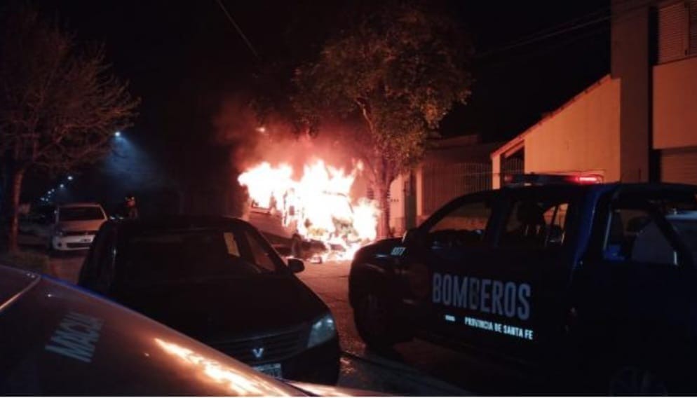 Santa Fe: quemaron una traffic en Catamarca al 3500 | Noticias