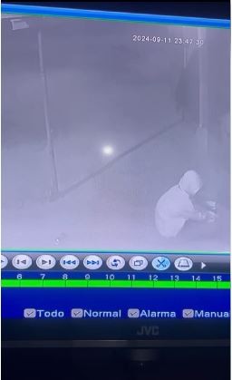 Video: Robaron hasta las tazas de la parada de la Línea 5 de coletivos | Policiales