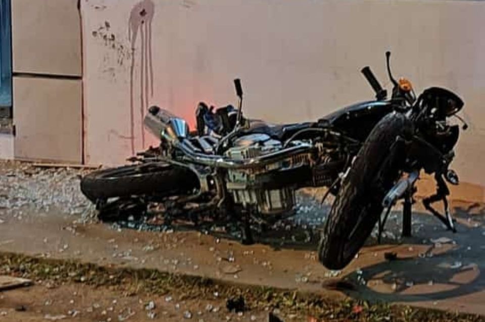 Un accidente entre una moto y un auto dejó a un hombre herido y en grave estado | Policiales