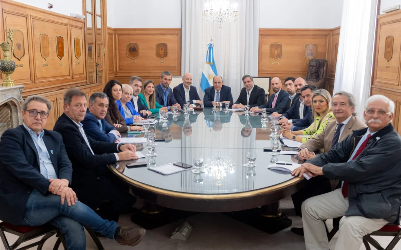 Francos encabeza cumbre con diputados en busca de apoyo al Presupuesto 2025 | Nacionales