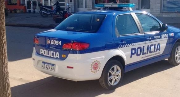 Sorprendieron a una policía consumiendo cocaína en el baño de una estación de servicio en Córdoba | Nacionales