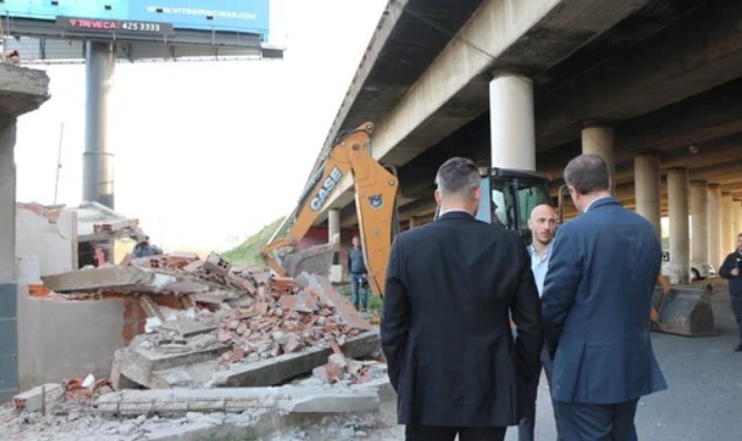Derribaron dos bunkers de drogas en Rosario relacionados a los crímenes del colectivero y el playero | Policiales