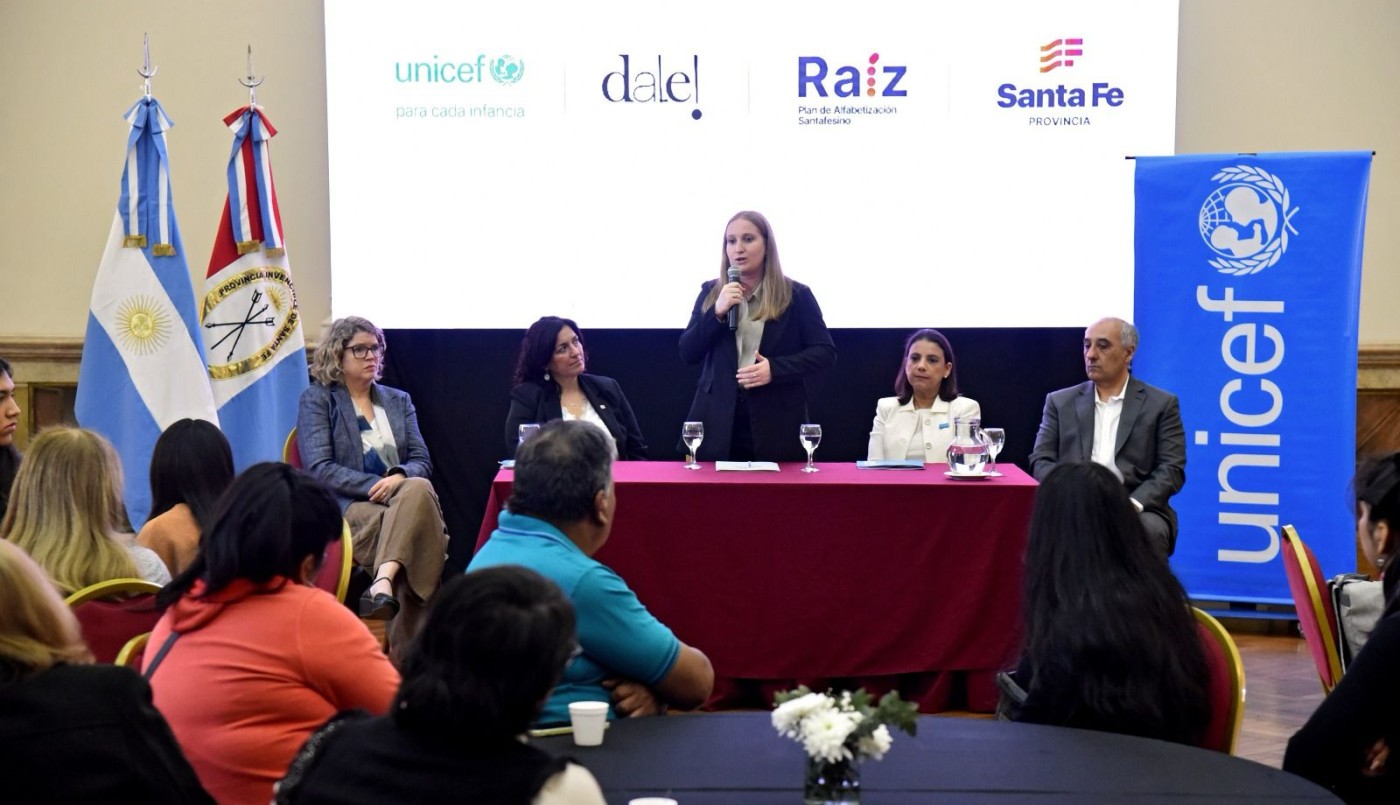 Santa Fe y UNICEF llevan la educación a los barrios | Información General