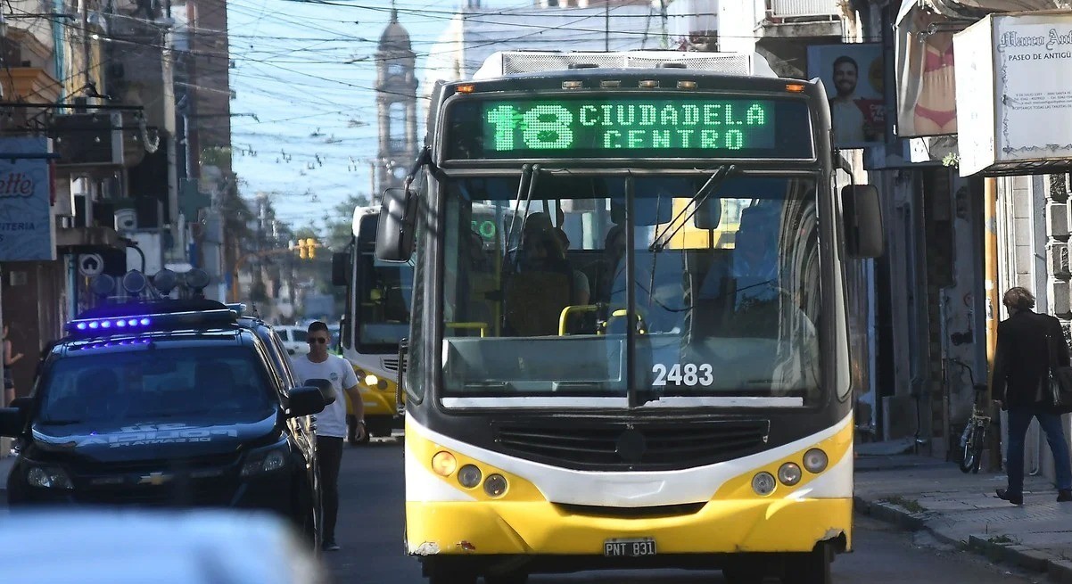 Desde este sábado habrá desvíos de colectivos por obras de Aguas en el centro | Información General