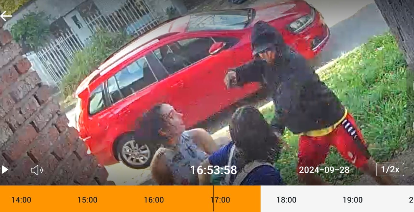 Video: dos chicas fueron asaltadas por ladrón a punta de pistola | Policiales