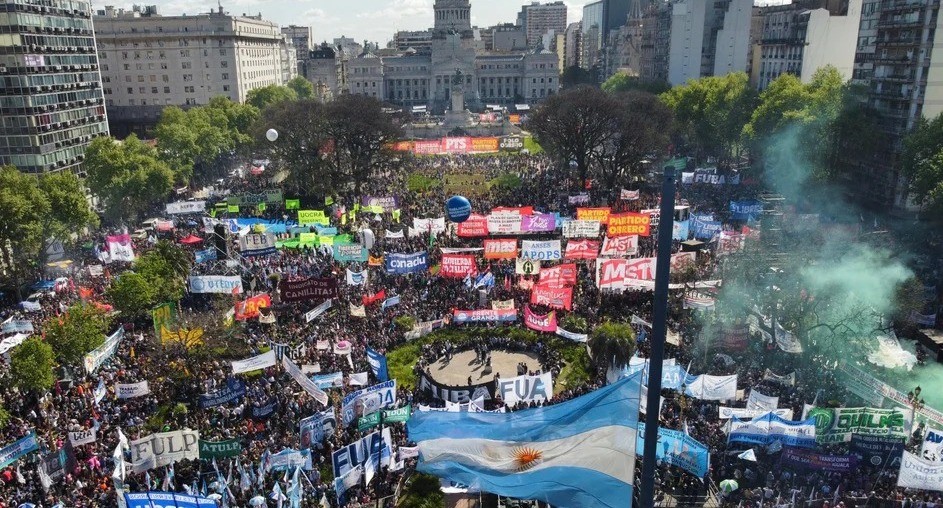En Buenos Aires también hubo una marcha multitudinaria por la universidad | Nacionales