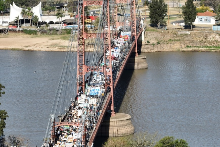 Tras la masiva marcha en todo el país, el Gobierno vetó la Ley de Financiamiento Universitario | Nacionales