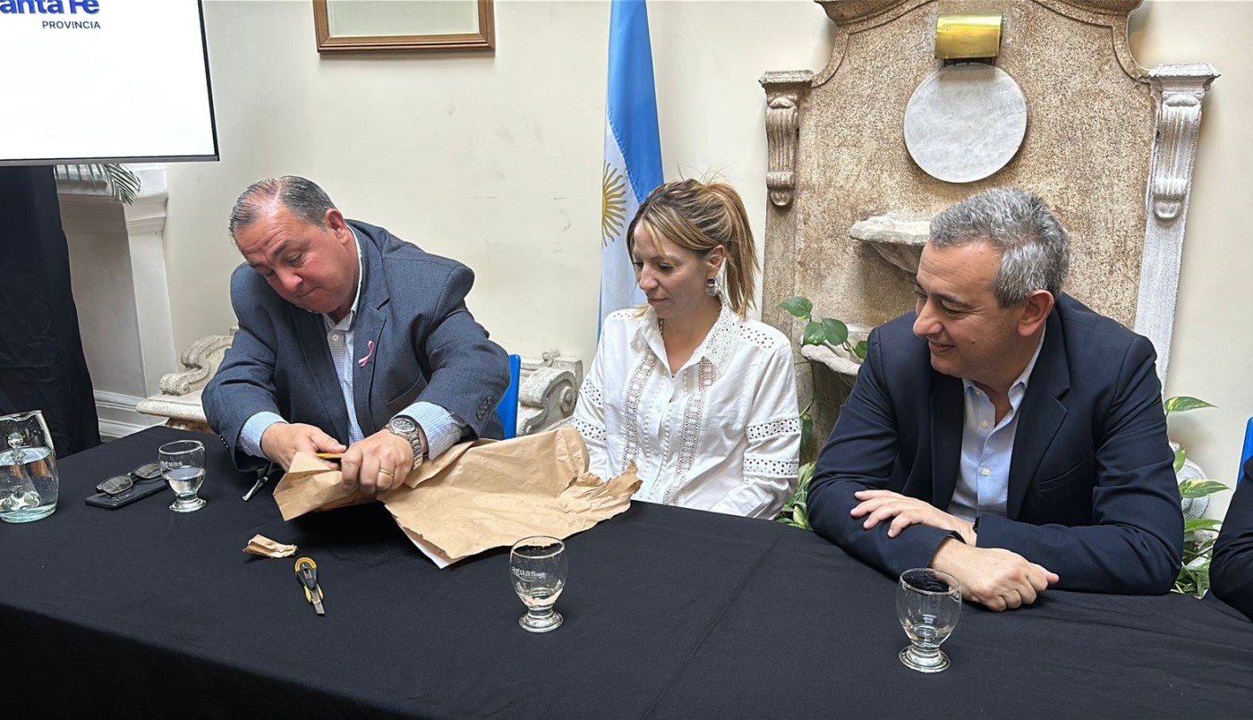 Poletti destacó como “histórica” la renovación de 12 kilómetros de cañería | Información General