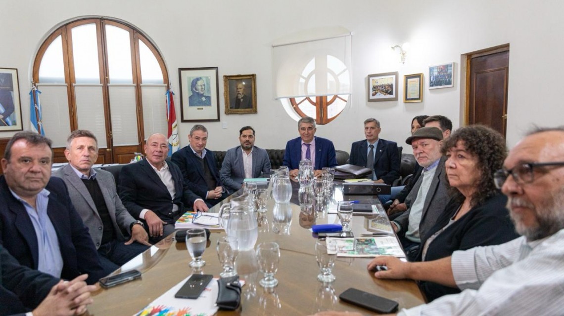 Paritaria estatal: el gobierno ofreció un incremento del 12% en tres tramos | Información General