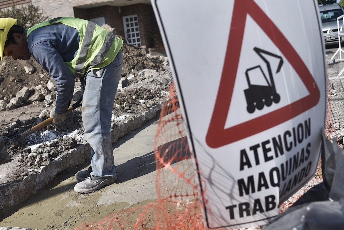 Cortes y reducción de calzada por trabajos de bacheo en distintos puntos de la ciudad | Información General