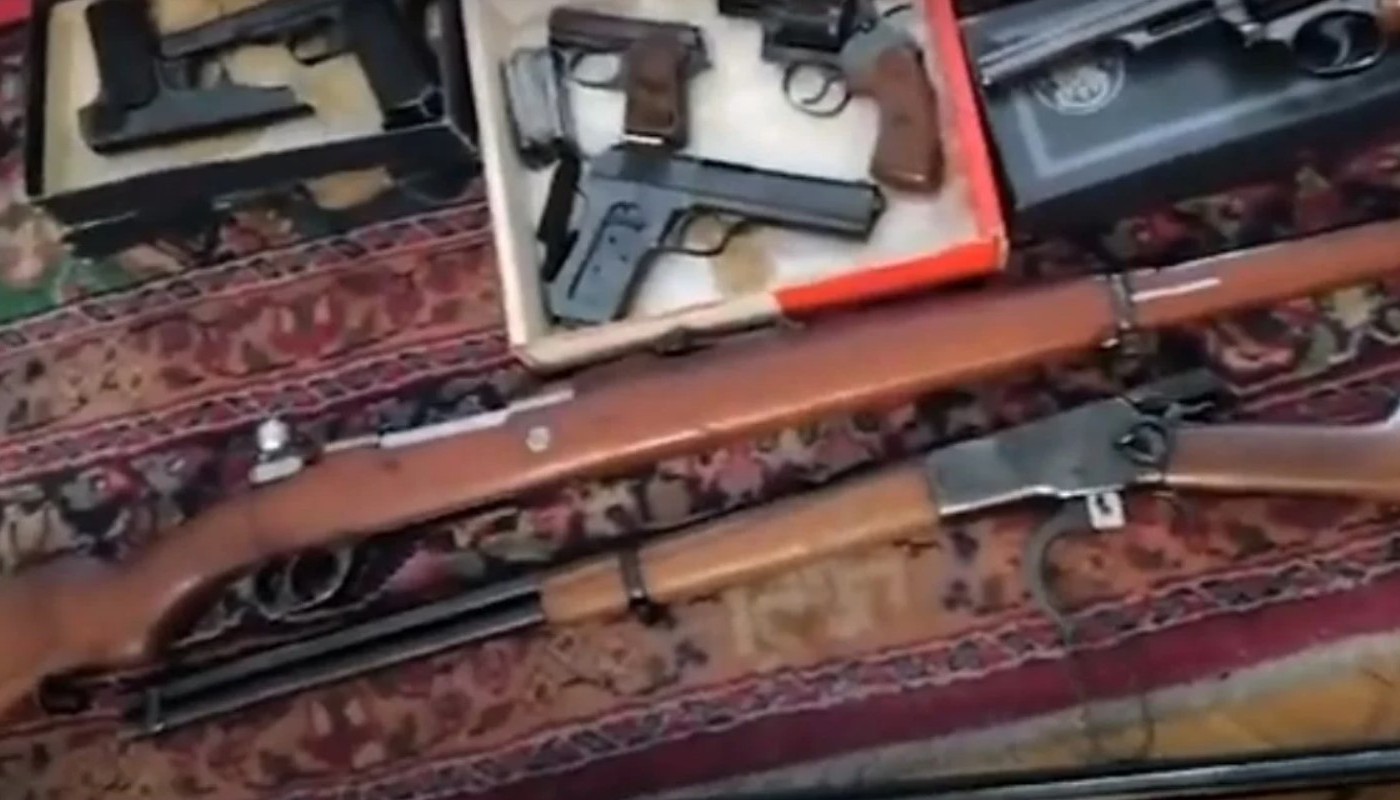 Decomisan un arsenal en la casa de un represor y detuvieron a su esposa | Información General