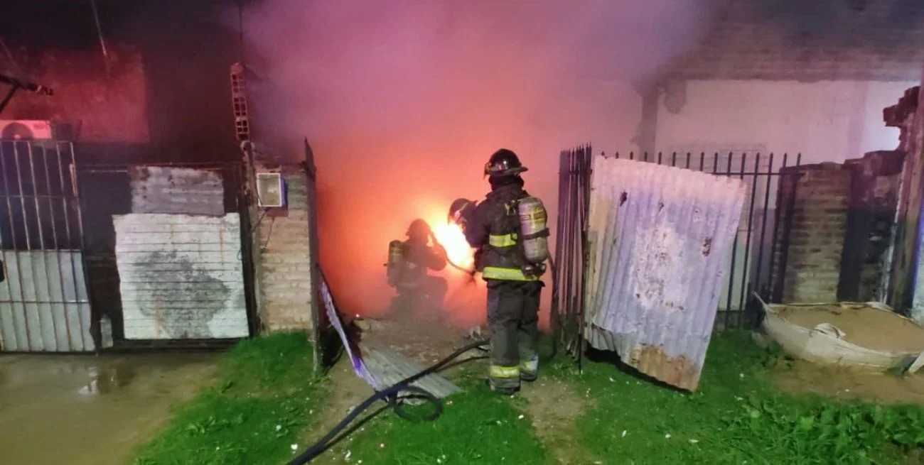 Se incendió un auto y explotó el tanque de GNC | Policiales