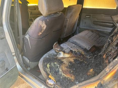 Otro ataque "quemacoche": incendiaron un auto en barrio Santa Rosa de Lima | Policiales