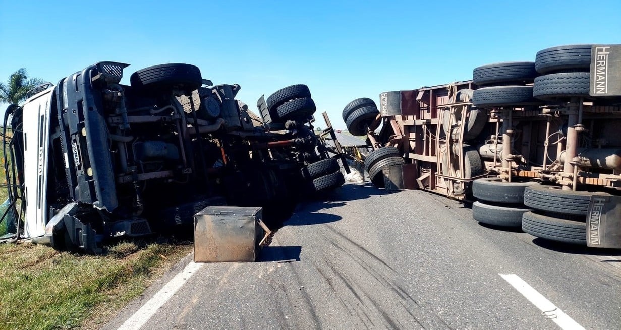 Volcó un camión con acoplado en la Ruta Nacional 34 | Policiales