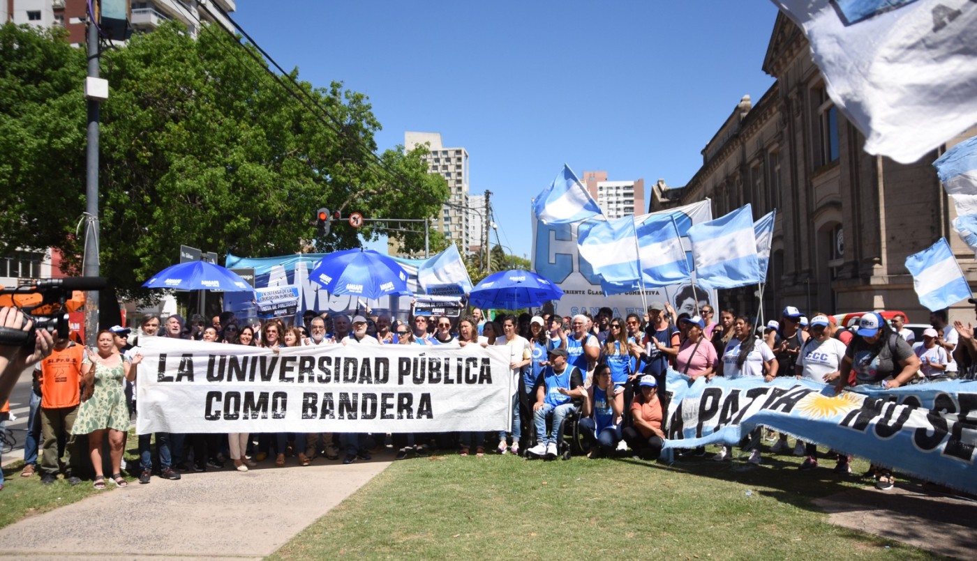 Gremios y organizaciones sociales se manifiestan en la Estación Belgrano | Información General