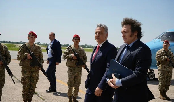 Milei, criticó duro a Alfonsín: “Lo muestran como el padre de la democracia y fue partidario de un golpe” | Información General