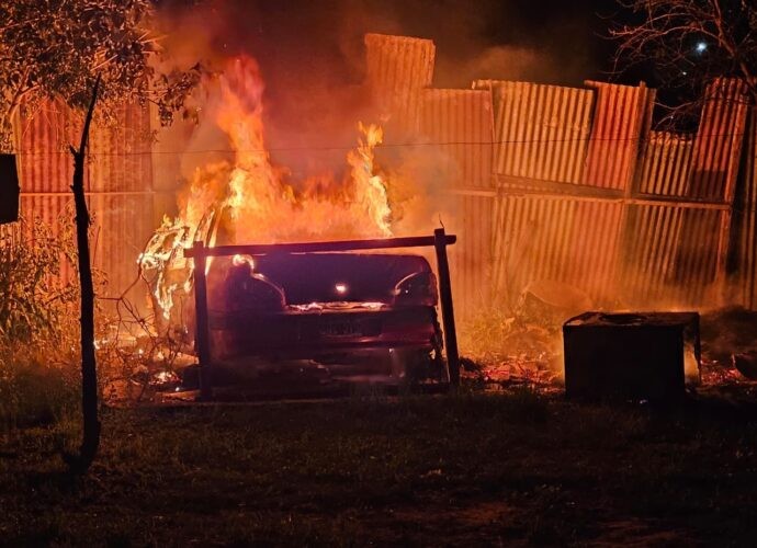 Intentaron quemar basura pero terminaron incendiando un auto | Policiales