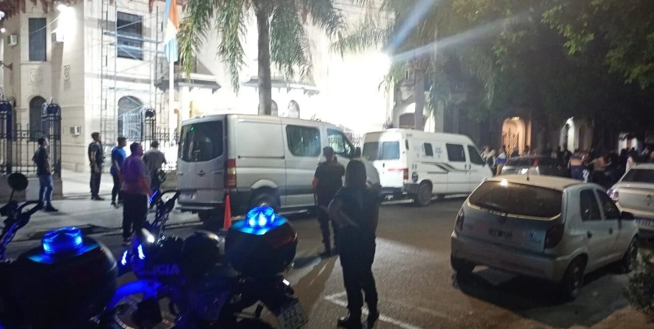 Evacuaron el teatro Luz y Fuerza de Santa Fe por amenaza de bomba | Información General