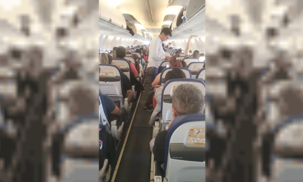 "Es una locura que puedan hacer lo que quieran", dijo una pasajera que se descompuso tras estar dos horas varada en el avión | Nacionales