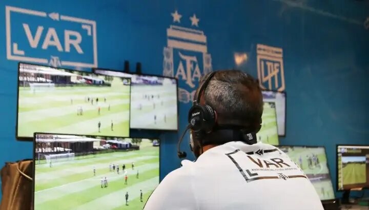 La FIFA analiza eliminar el VAR y empezar a utilizar el "FVS": qué es y cómo funciona | Deportes