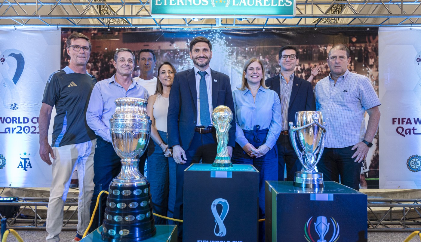 Semana Invencible: Miles de personas disfrutaron de Eternos Laureles en la Casa de Gobierno | Información General