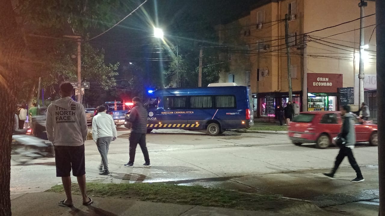 Se investiga la muerte de dos personas en barrio Las Flores | Policiales