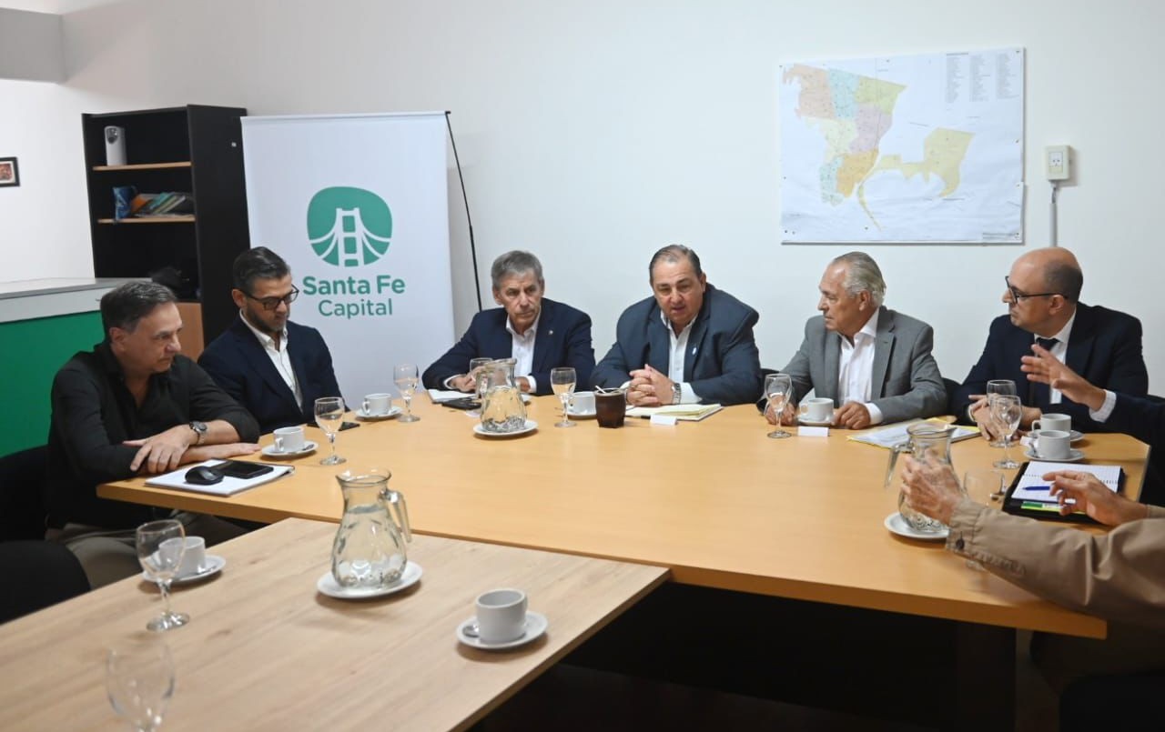 Poletti se encuentra reunido con ex intendentes por los terrenos de la Estación Belgrano | Información General