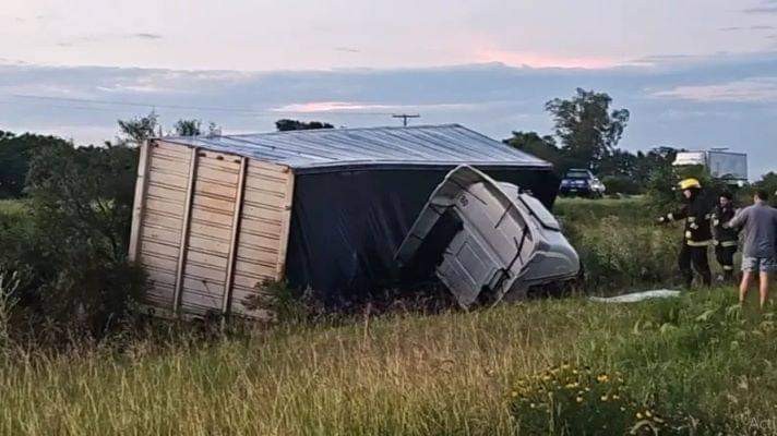 Accidente entre camión y moto en Ruta Nacional 11: una persona fallecida | Policiales