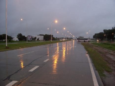 Tránsito: calzadas resbaladizas en las rutas del centro y norte de la provincia | Información General