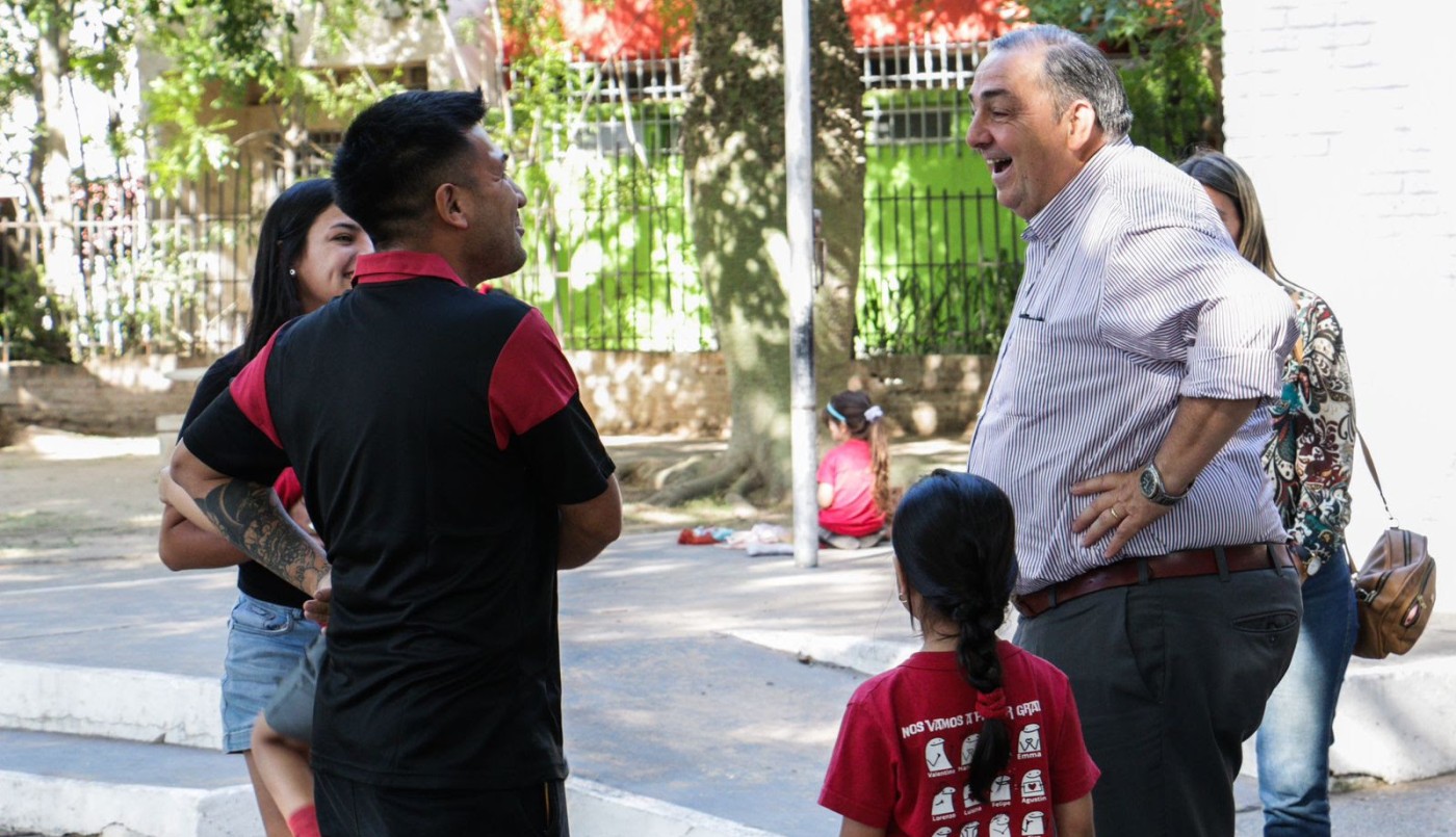 Poletti recorrió la Plaza Rebecq en el marco del programa Santa Fe Barrio | Noticias
