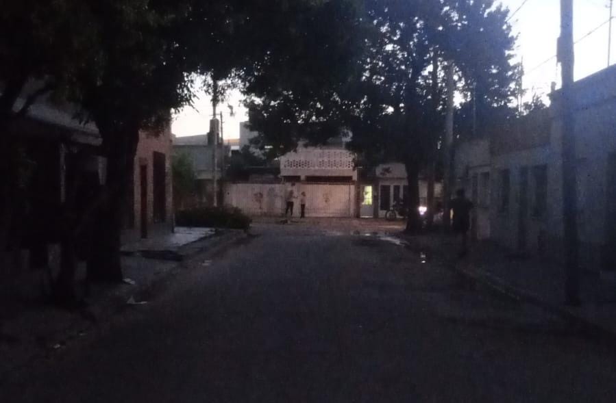 Un año con las calles a oscuras, el drama de barrio Schneider | Información General