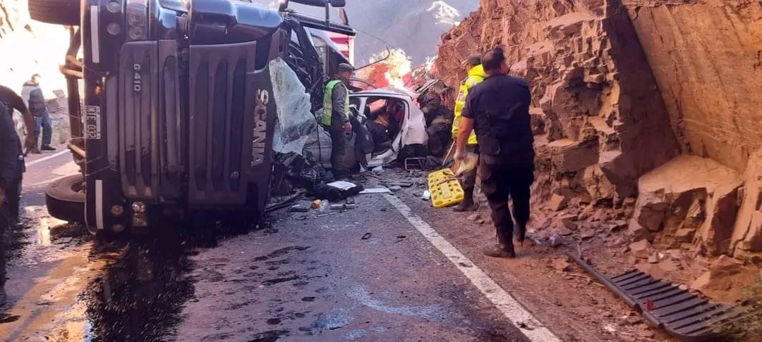 Imágenes: fatal accidente entre un camión y auto en Mendoza | Nacionales