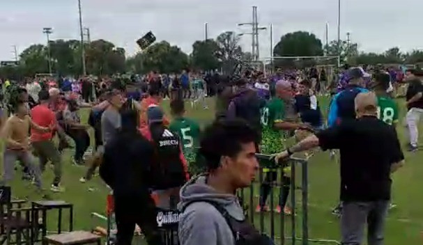 Video: salvaje batalla campal en la final de un torneo de fútbol amateur | Información General