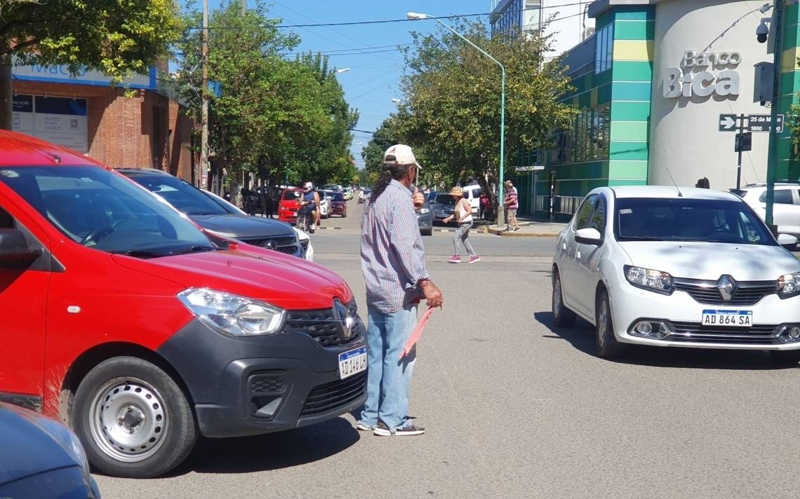 Santo Tomé: el Concejo prohibió la actividad de cuidacoches | Información General