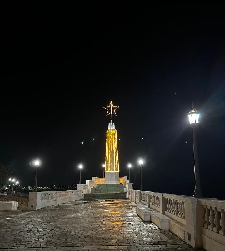 Se siente el espíritu navideño en Santa Fe: así luce el Faro de la Costanera | Noticias