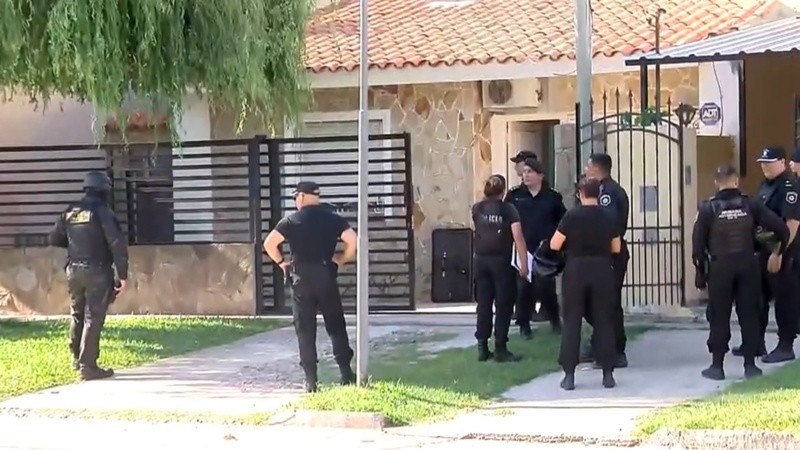 Rosario: un hombre se atrincheró en su casa tras herir de bala a dos policías y a un bombero en Granadero Baigorria | Noticias