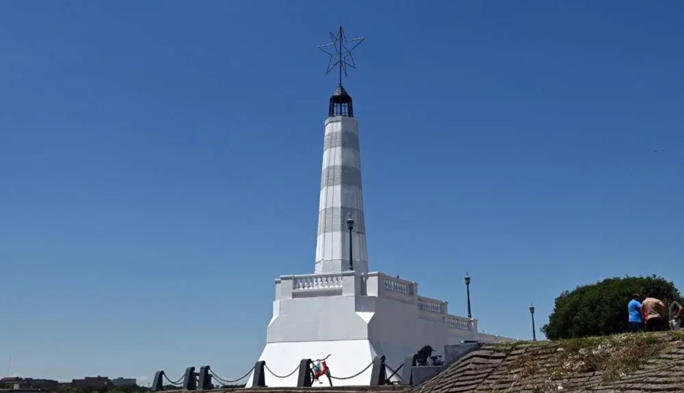 El Faro de la Costanera luce renovado: trabajos de mantenimiento y luces festivas | Noticias