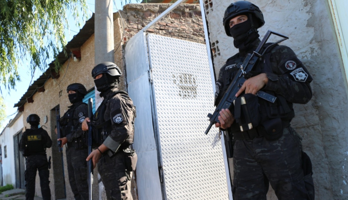 Cinco detenidos por microtráfico: secuestran millones, drogas y armas | Policiales