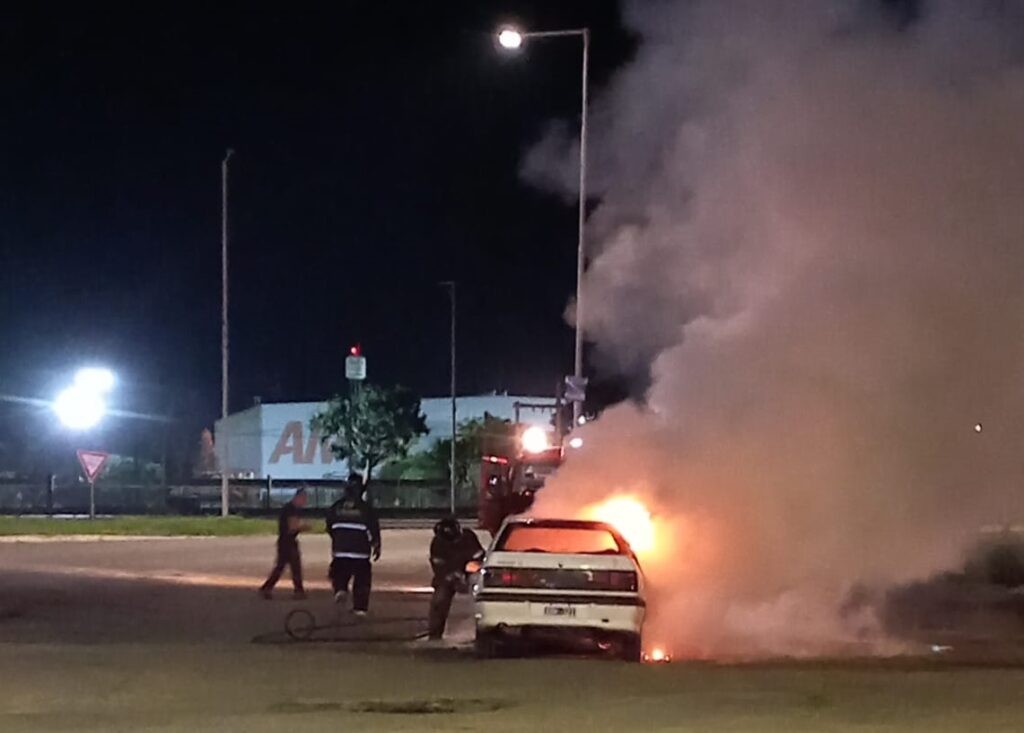 Santo Tomé: se incendió un auto en la noche del domingo | Policiales