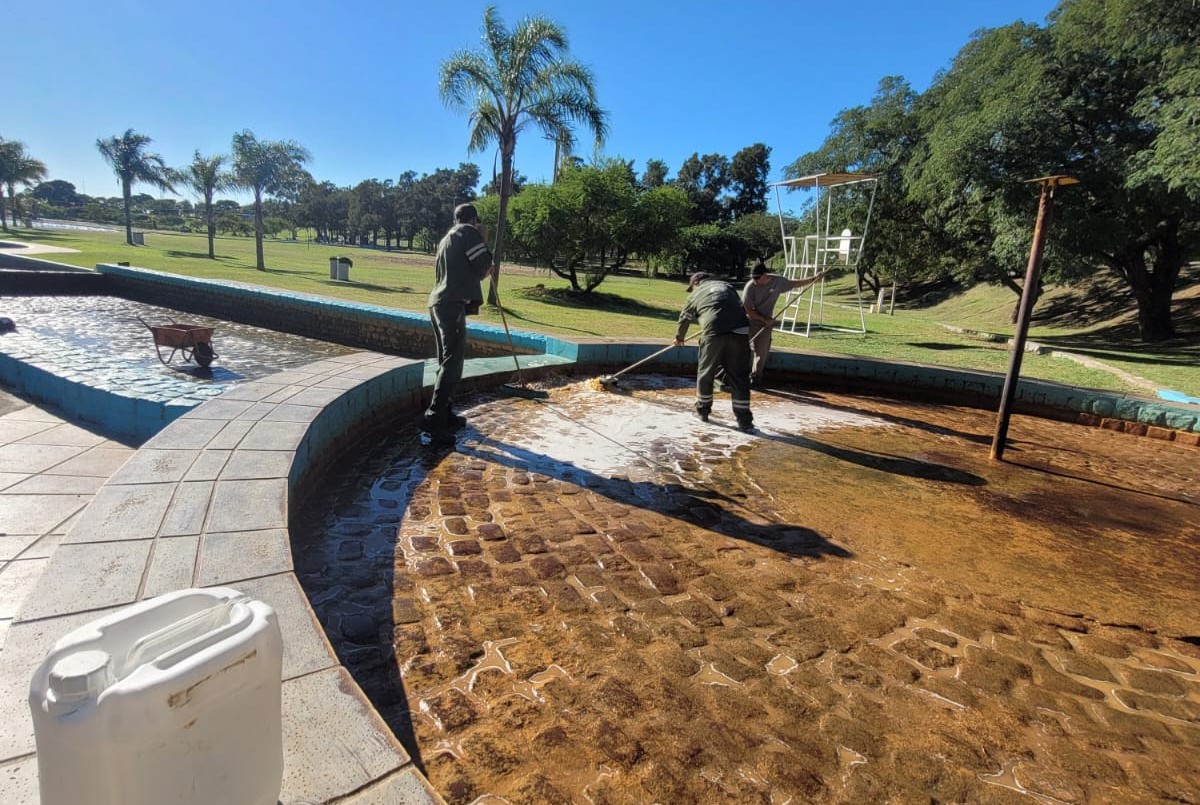 La Municipalidad realizó una limpieza en los piletones del Parque del Sur | Noticias