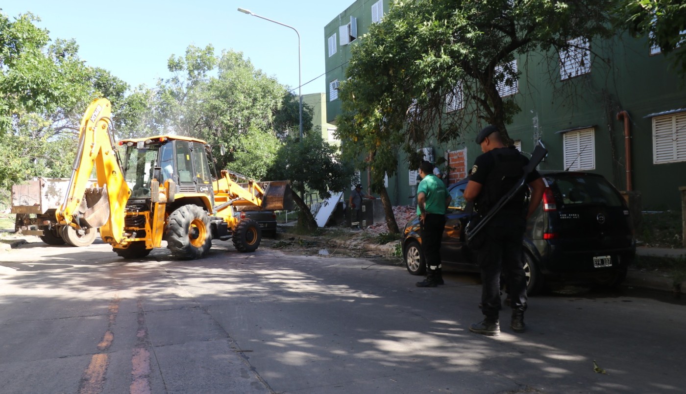 Se demolió una construcción irregular en Barrio Centenario | Noticias