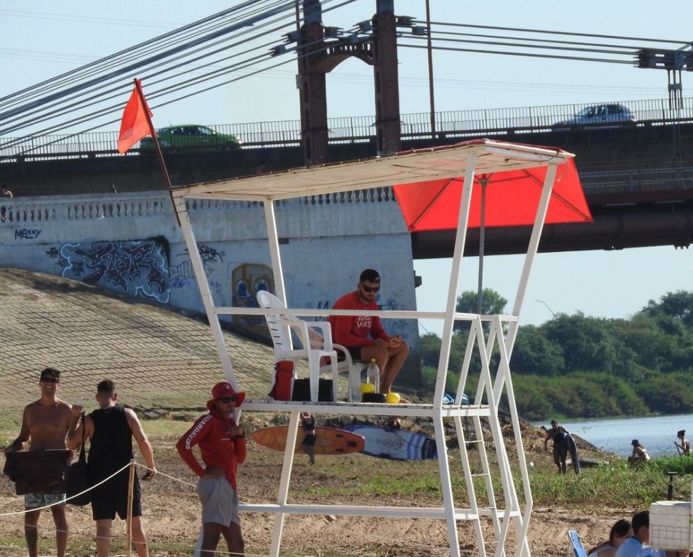 Se colocó una bandera roja en las playas para advertir la presencia de palometas | Noticias