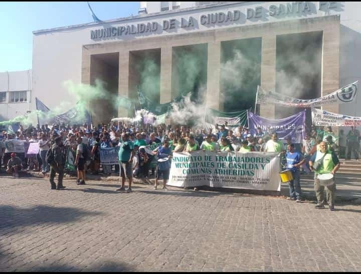 Trabajadores municipales paran y realizan protesta en el Palacio municipal | Noticias